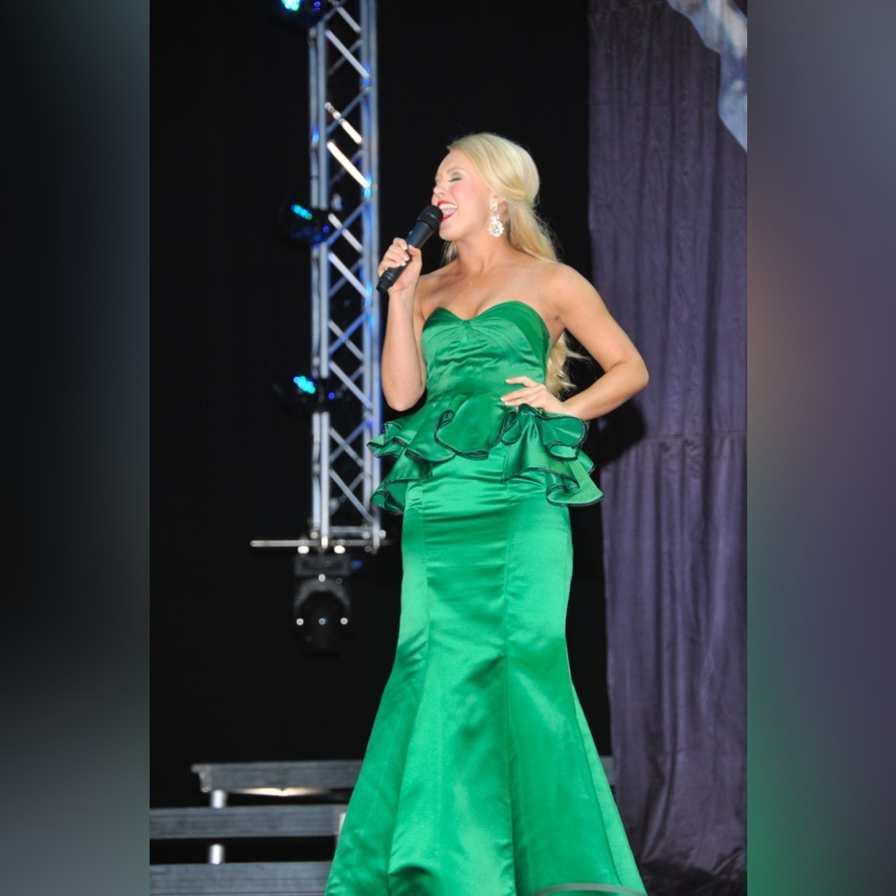 Stunning emerald green dress